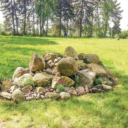 아파트 Geraeumige In Mit Garten, Cleaning Included *